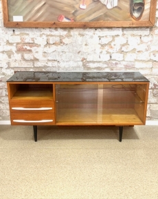 Mojmir Pozar - Elegáns mid-century modern sideboard, fekete üveglappal